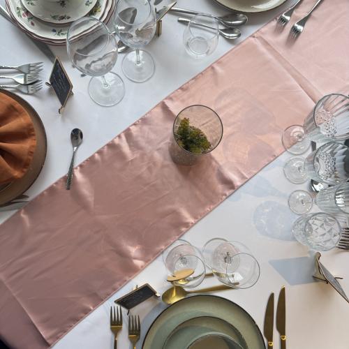 Chemin de table satin nude 30 x 275 cm